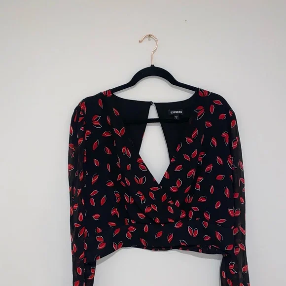 Express printed red and black blouse. - Picture 9 of 12